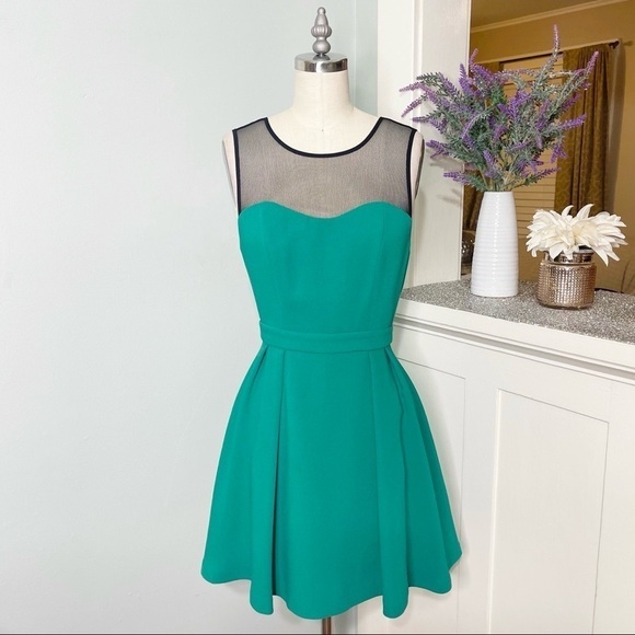 BCBGeneration Emerald Green Mesh Cutout Pleated Mini Dress 4 Small - Picture 2 of 12